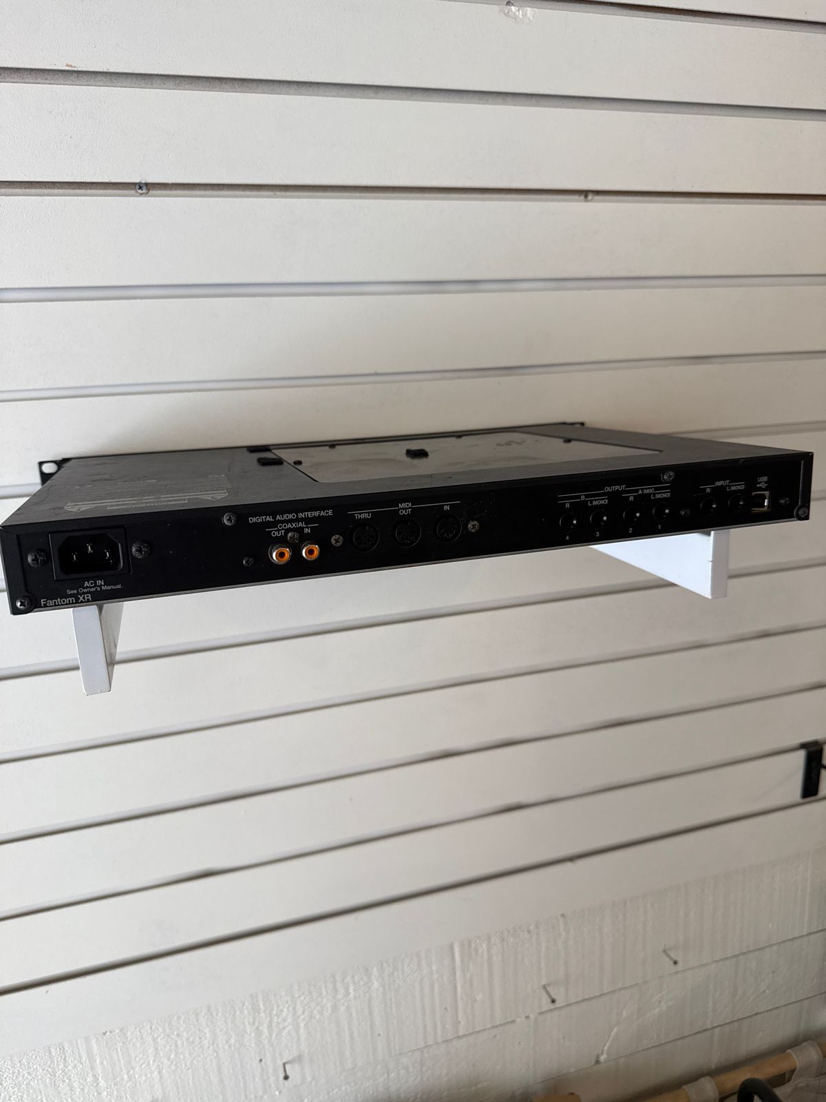 Roland Fantom-XR Rackmount Synthesizer Module *Screen Needs Replaced - Unit Works