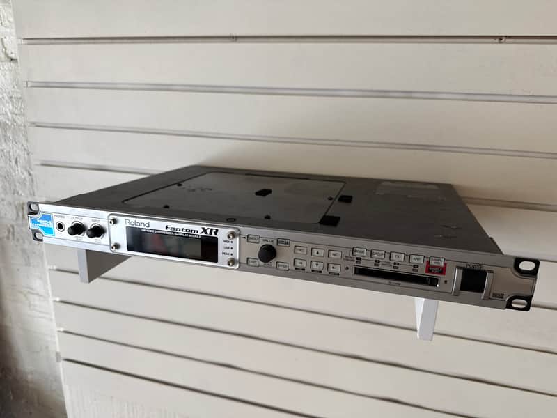 Roland Fantom-XR Rackmount Synthesizer Module *Screen Needs Replaced - Unit Works