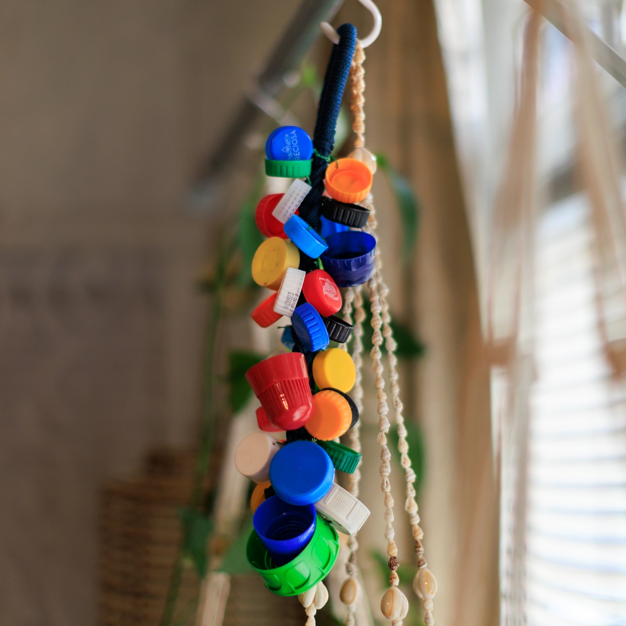 Marcos China Recycled Bottle Cap Rope Shaker